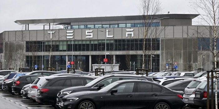 Almanya'da Elektrik Direğinde Çıkan Yangının Ardından Tesla Fabrikasında Üretim Durma Noktasına Geldi