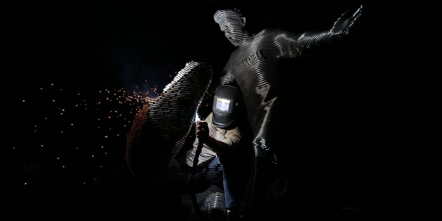 Bursaspor'un Efsane 10 Numarası Çelikten Heykelle Ölümsüzleştirildi