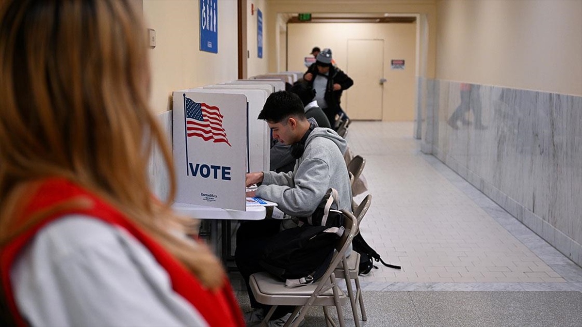 Abd Başkanlık Yarışında Biden İle Trump Beklendiği Gibi "süper Salı"yı Domine Etti
