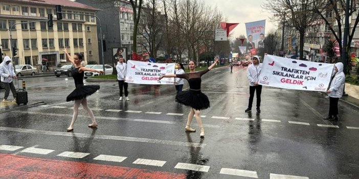 İstanbul'da Trafikte Bekleyenlere Bale Gösterisi Sürprizi