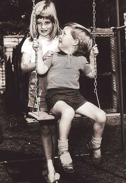 Prenses Diana'nın çocukluk fotoğrafı olay oldu: Prenses Charlotte dublörü gibi