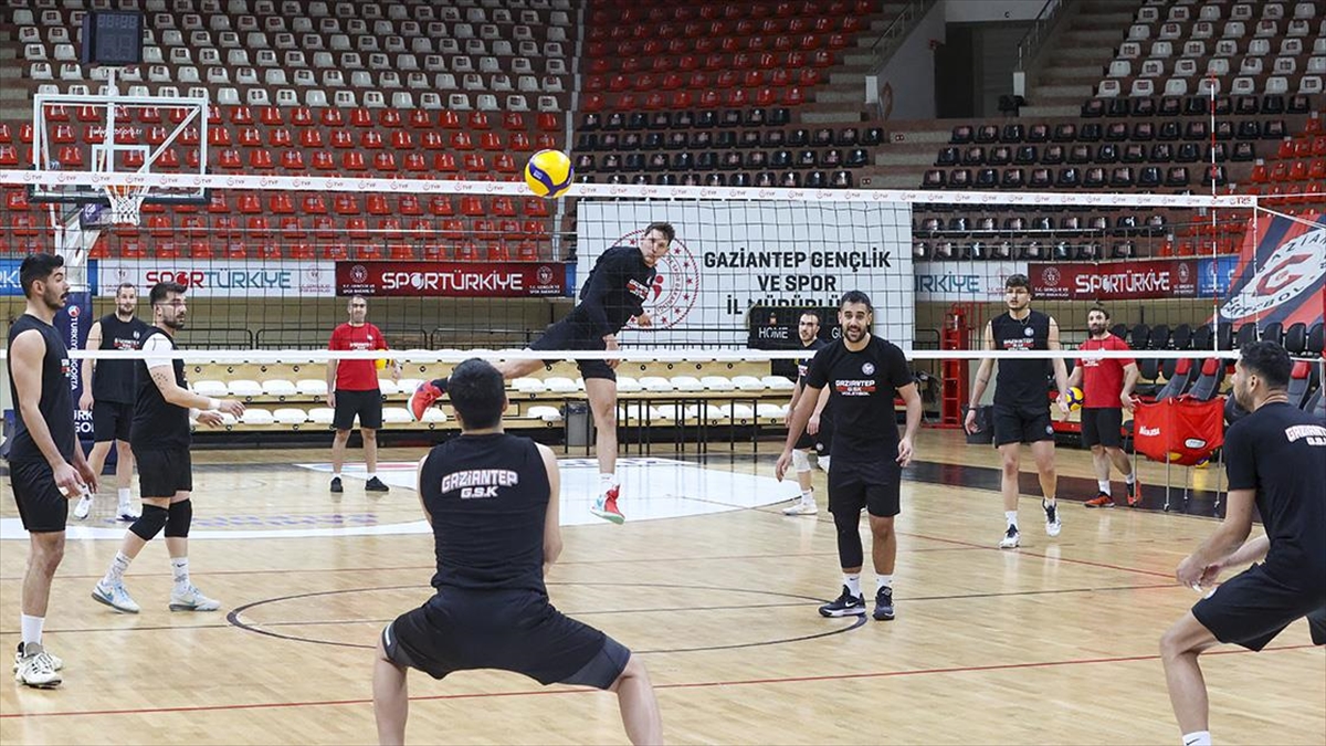 Gaziantep Gençlik Spor'da İlk Hedef Voleybol Erkekler 1. Ligi'ni Namağlup Tamamlamak