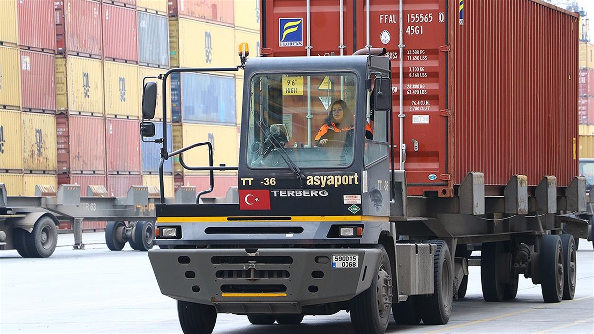 Tekirdağ Asyaport Limanı'nın "yükünü" Kadınlar Taşıyor