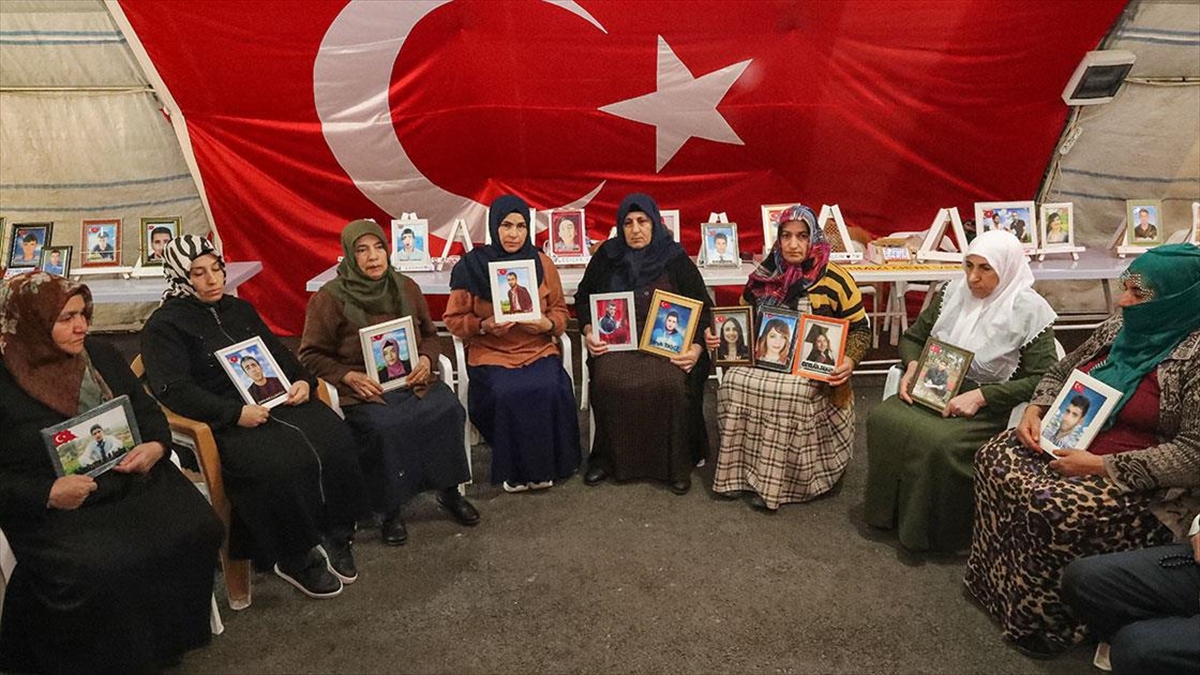 Diyarbakır Anneleri 8 Mart Dünya Kadınlar Günü'nü Hüzünlü Karşıladı