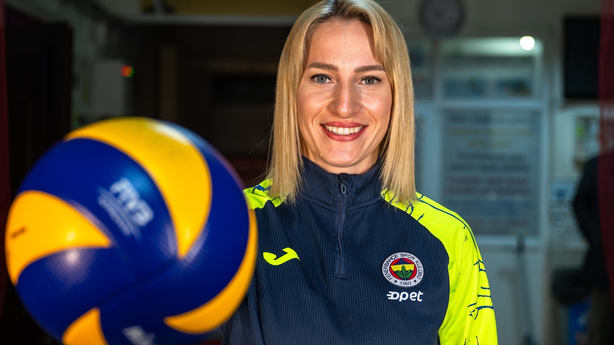 Voleybolla Tanıştığı İlkokuluna "dünya 1 Numarası" Olarak Döndü