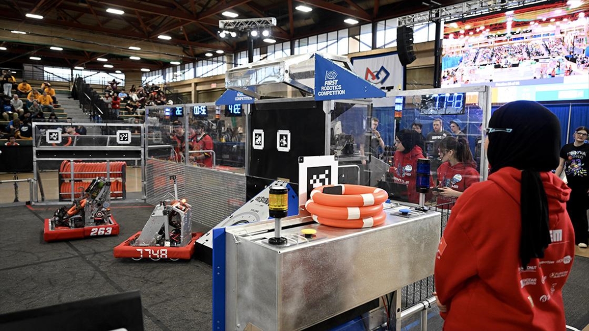Abd'deki Robot Yarışmasında, Tamamı Kız Öğrencilerden Oluşan Türk Takımı Hünerlerini Sergiledi