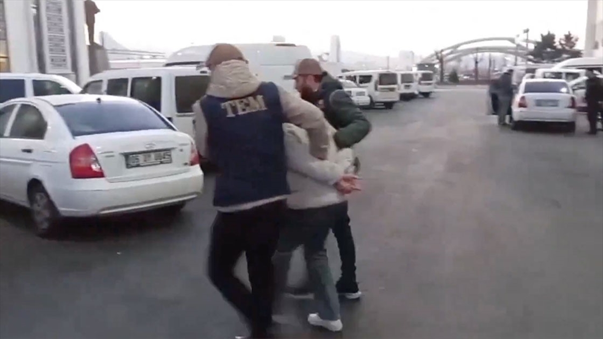 Fetö'ye Yönelik "kıskaç-10" Operasyonlarında 91 Şüpheli Yakalandı