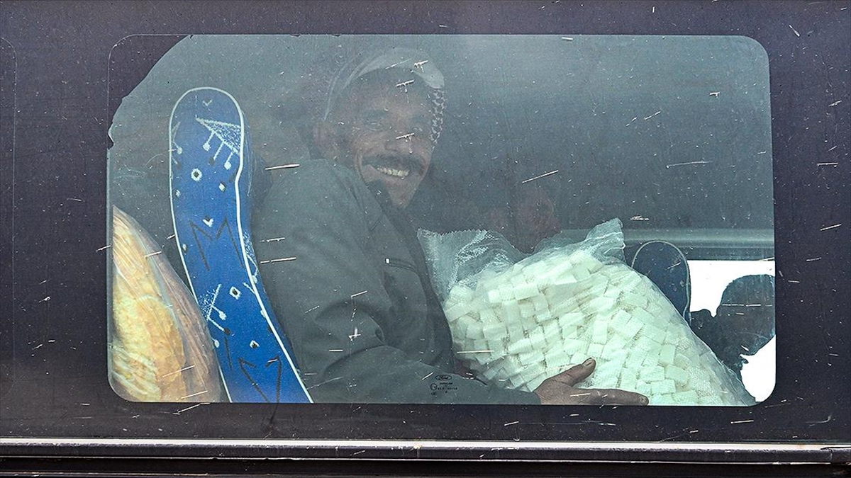 Kar Esareti Altındaki Bahçesaray'da Yöre Halkı Ramazan İçin Erzak Depoladı