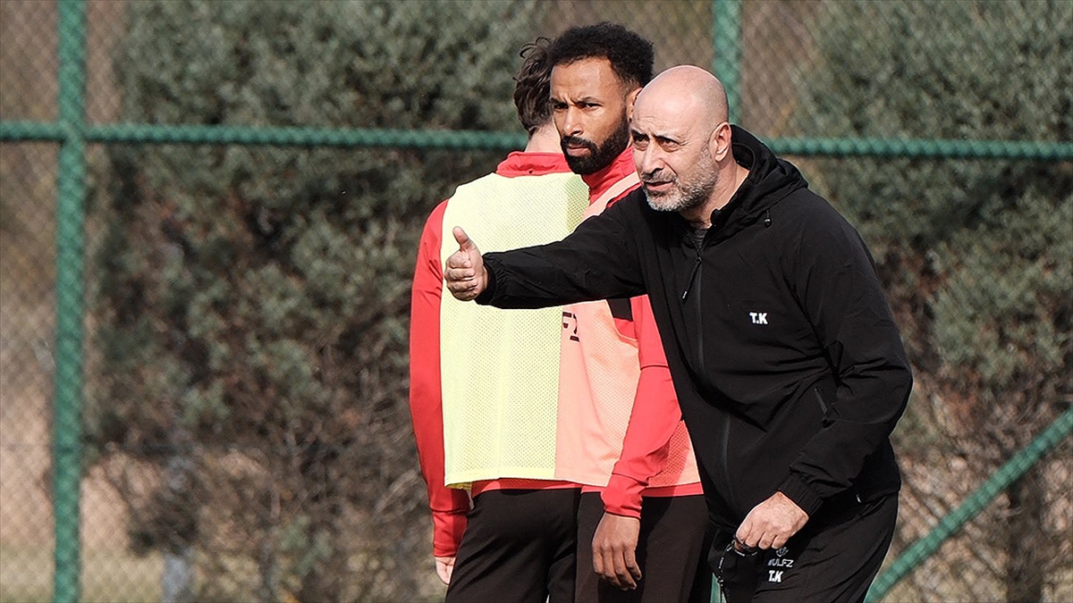 Tolunay Kafkas, Fatih Karagümrük'ün Başında İlk Antrenmana Çıktı