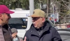 Kayhan Yıldızoğlu'nun cenaze töreninde gergin anlar!