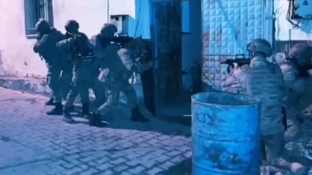 "mahzen-11" Operasyonlarında 3 Organize Suç Örgütü Çökertildi