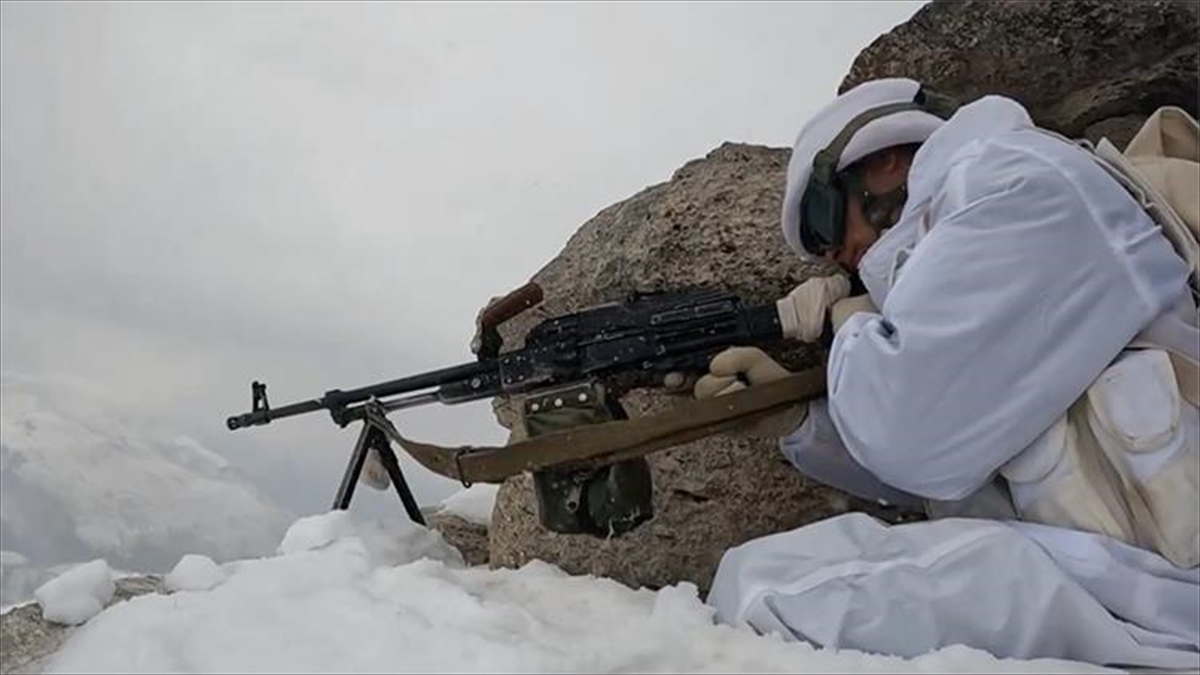 Msb'den Zorlu Kış Şartlarında Görev Yapan Mehmetçik'le İlgili Paylaşım