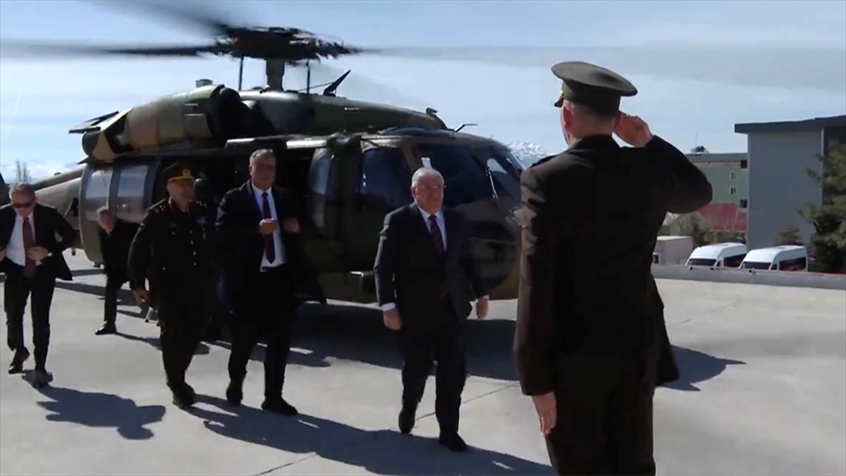 Milli Savunma Bakanı Güler, Irak Sınırında İncelemelerde Bulundu