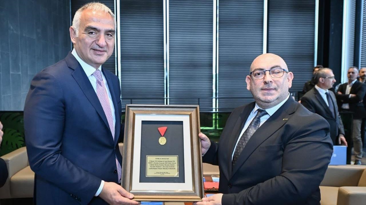 Aile Büyüklerinden Kalan İstiklal Madalyasını Samsun Müzesine Bağışladı