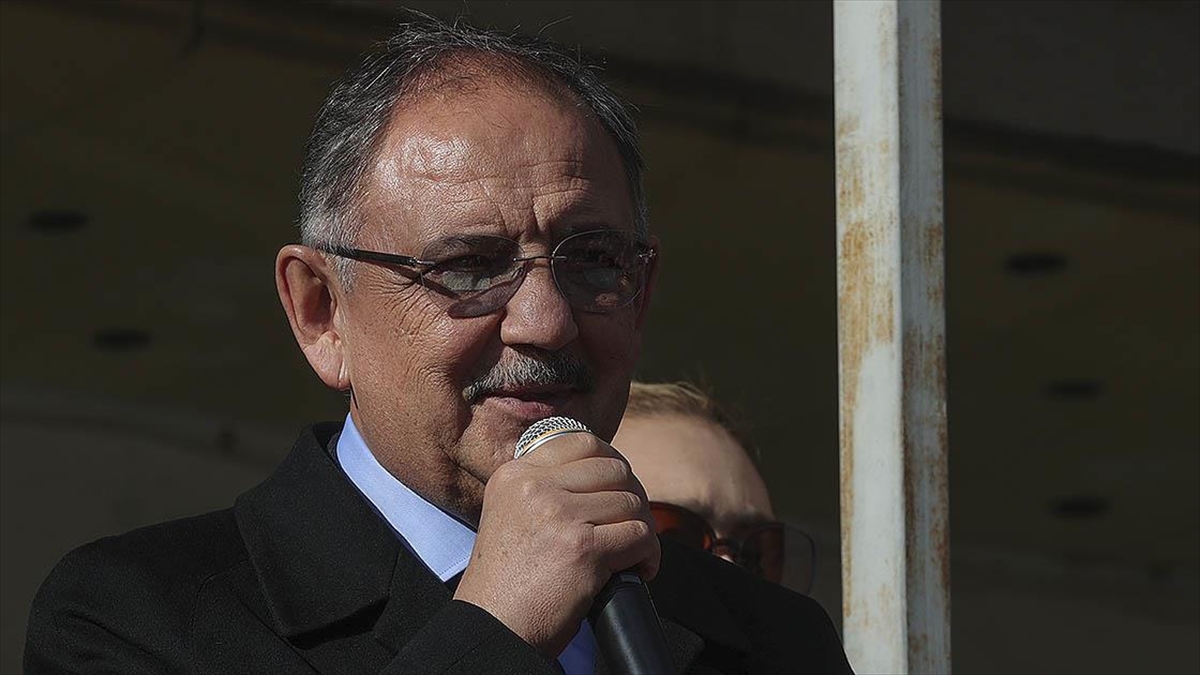 Bakan Özhaseki'den Mamak'taki Kentsel Dönüşüm Şantiyesine Ziyaret