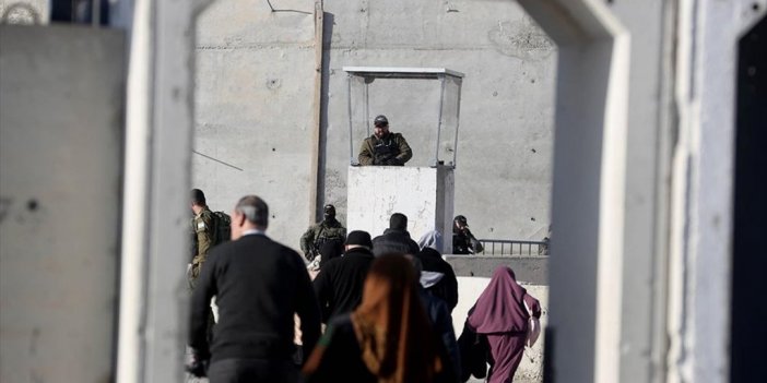 İsrail, Ramazan Ayının İlk Cumasında Filistinlilerin Mescid-i Aksa'ya Erişimine Kısıtlamalar Getirdi