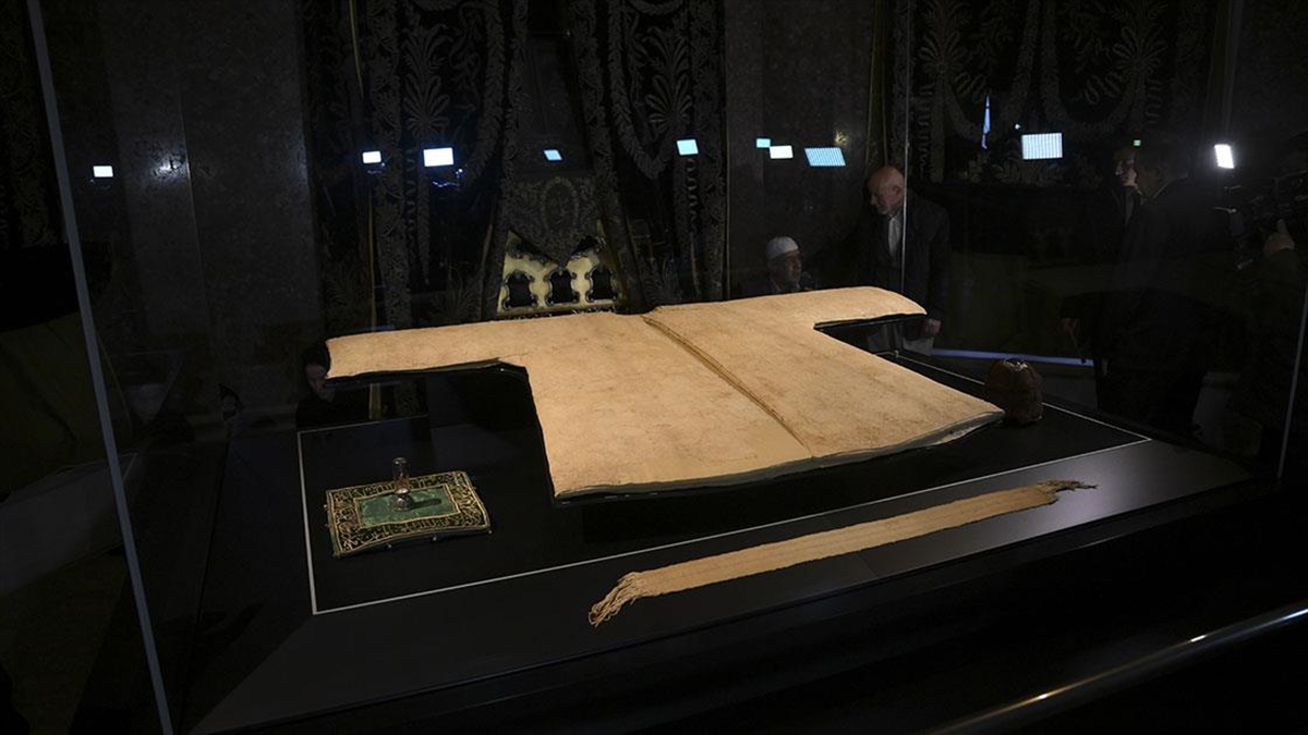 Hırka-i Şerif Bugün Ziyarete Açıldı