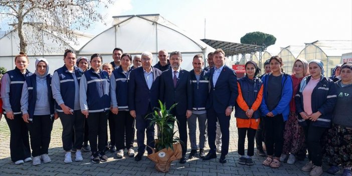 Bakan Yumaklı: 19 Bin Dekar Olan Süs Bitkileri Üretim Alanı 3 Kat Artarak 59 Bin Dekara Yükseldi
