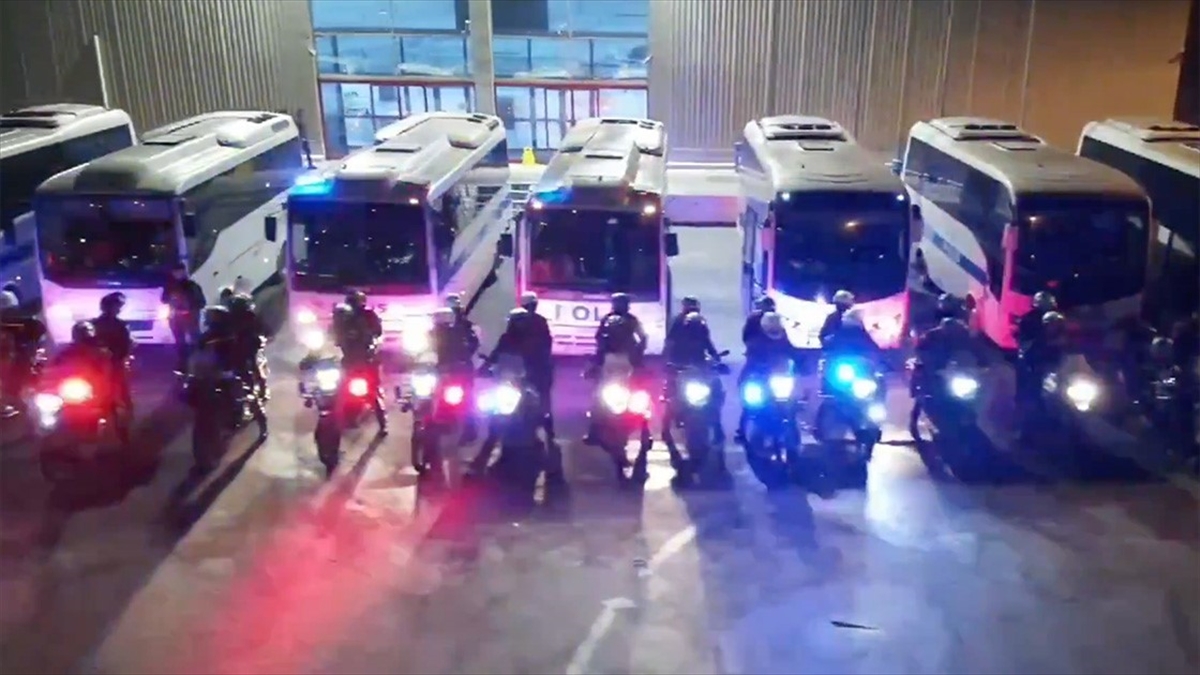 İzmir'deki "kalkan-15" Operasyonlarında 40 Düzensiz Göçmen Yakalandı