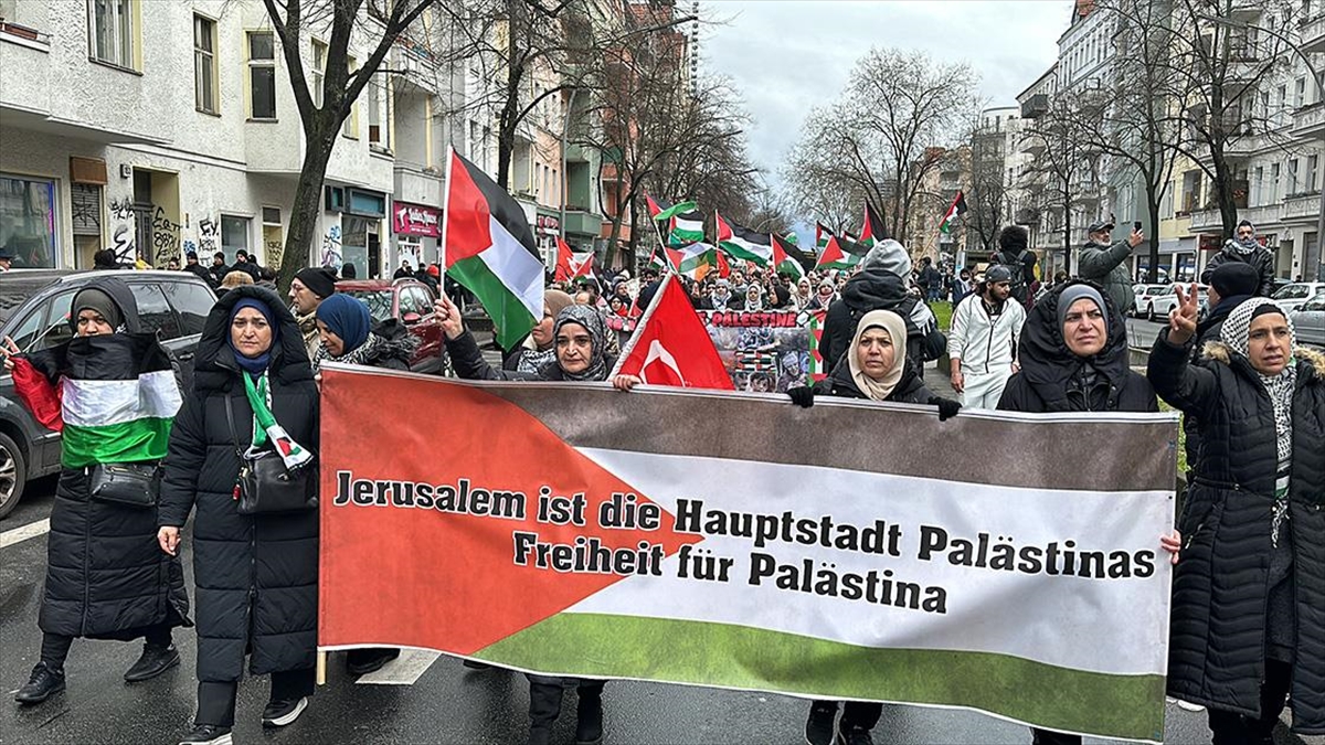 Berlin’de Filistin İle Dayanışma Gösterisi Düzenlendi