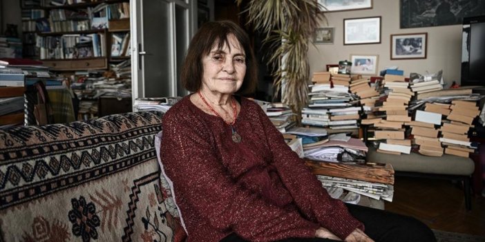 90 Yaşına Merdiven Dayayan Profesör Dinçliğiyle Gençlere Örnek Oluyor