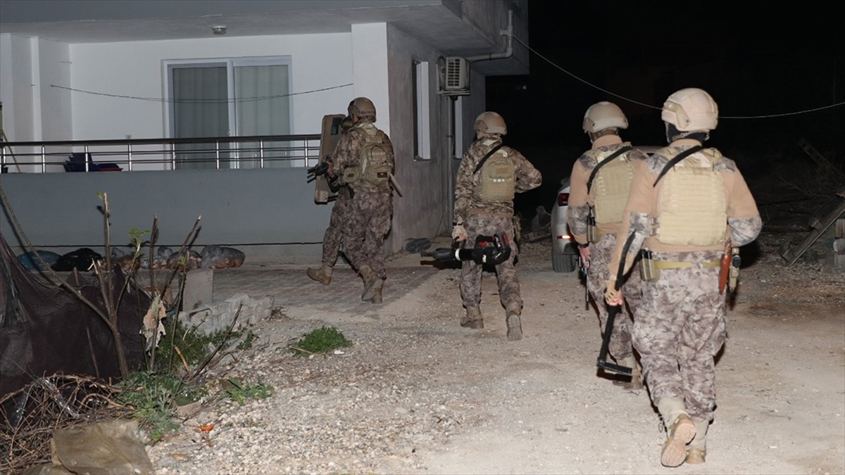 Mersin'de Terör Örgütü Pkk/kck Operasyonunda 11 Şüpheli Yakalandı