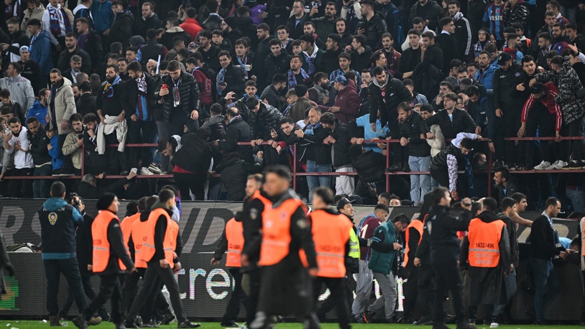 Trabzonspor Yardımcı Antrenörü Egemen Korkmaz: Yaşanan Olaylar Beni Üzse De Durum Karşısında Tepkisiz Kalamazdım