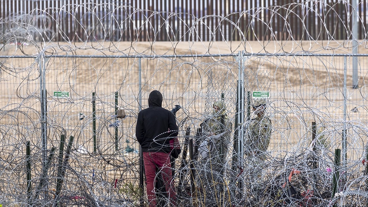 Abd'de Texas'ta Göçmenlerin Gözaltına Alınmasını Öngören Yasa Tekrar Askıya Alındı