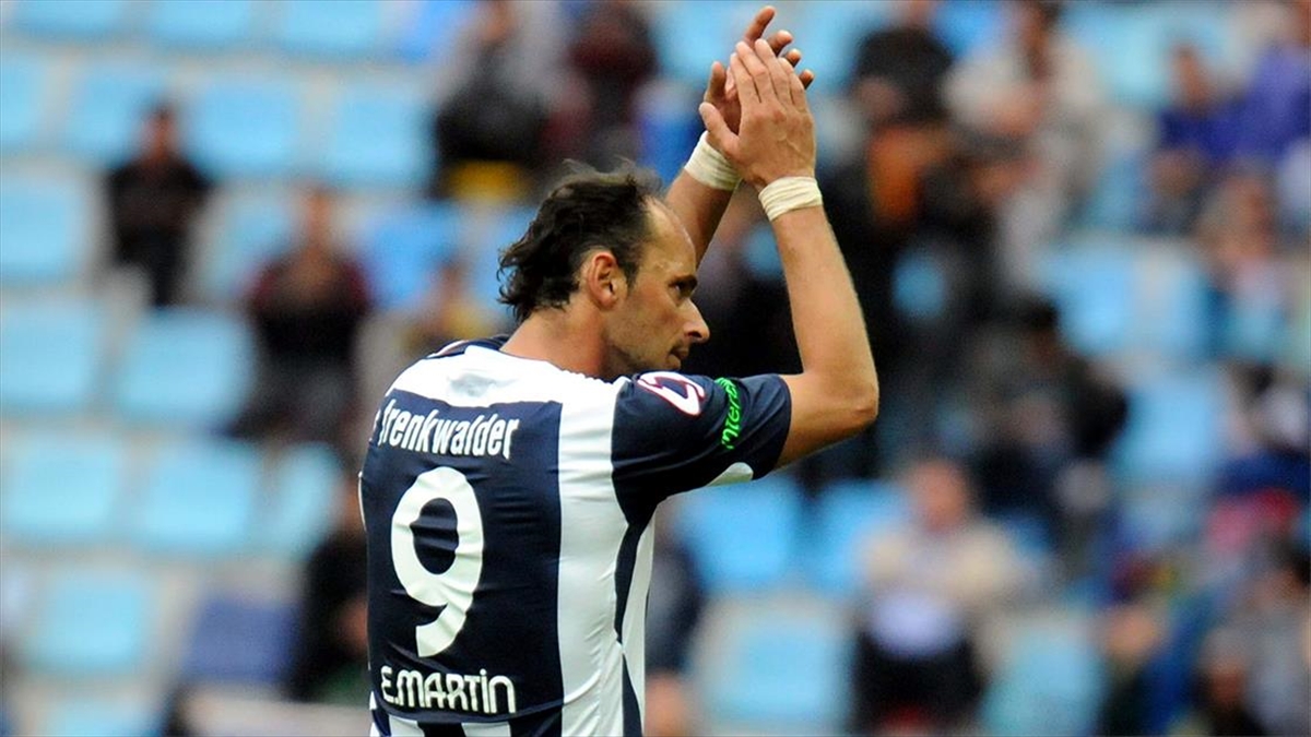 Eski Milli Futbolcu Ersen Martin Hayatını Kaybetti