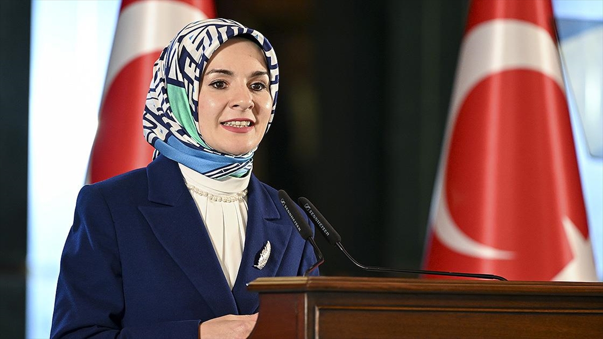 Bakan Göktaş, 30 Bin Civarı Yaşlıya Bakım Hizmeti Verdiklerini Bildirdi