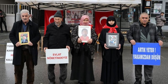 Muş'ta Dem Parti Önünde Eylem Yapan Ailelerden Çocuklarına "teslim Olun" Çağrısı