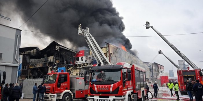 Başkentte Çıkan Depo Yangınına İtfaiye Ekipleri Müdahale Ediyor