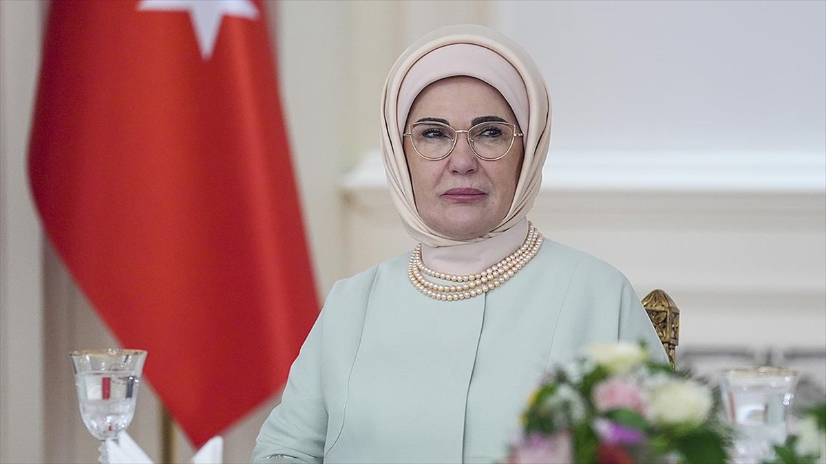 Emine Erdoğan, Gönül Elçileri Ve Vali Eşleriyle İftarda Bir Araya Geldi