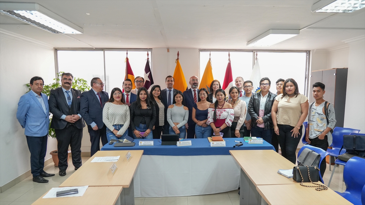 Türkiye Maarif Vakfı Heyeti Ekvador'a Çalışma Ziyaretinde Bulundu