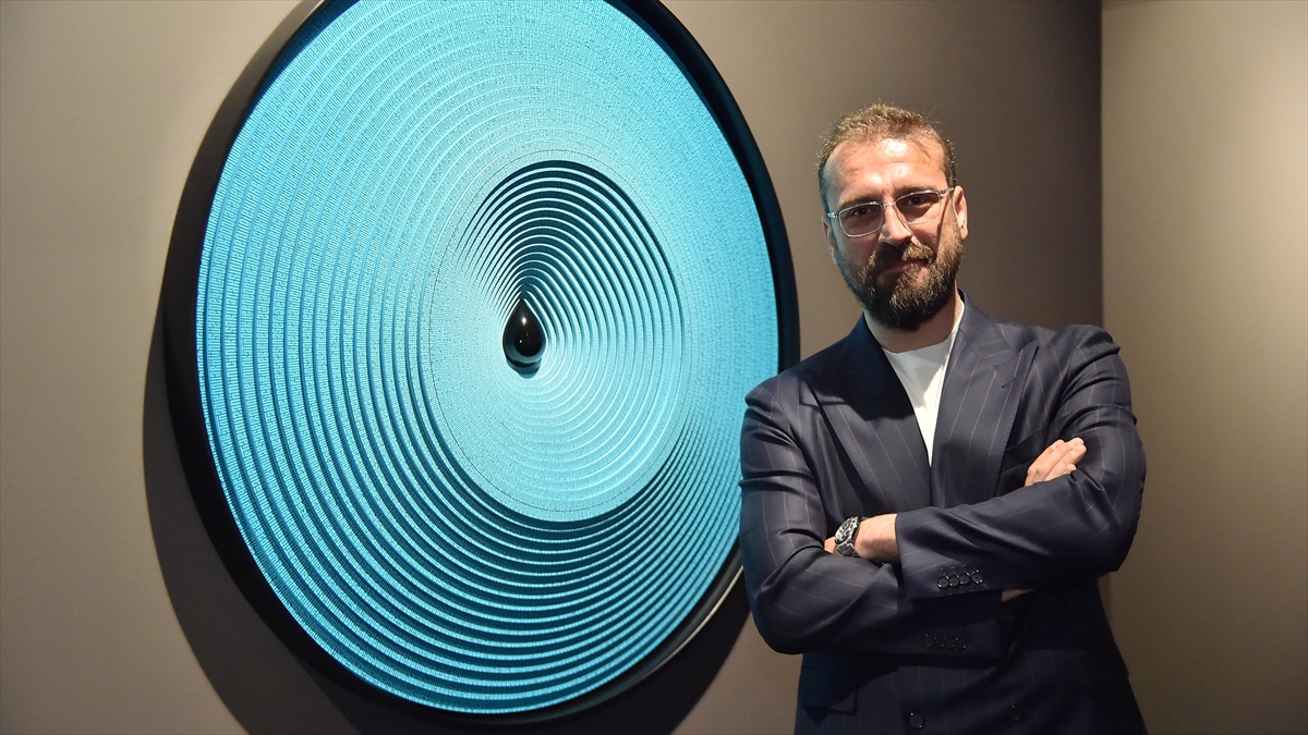 Emrah Yücel'in "bir Okunmayan Mesajınız Var" Sergisi İstanbul'da Açıldı