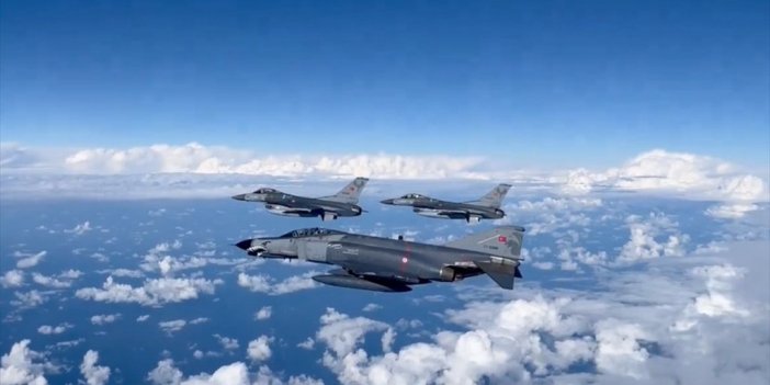 Hava Kuvvetlerinden Akdeniz'in Uluslararası Hava Sahasında Eğitim Uçuşu