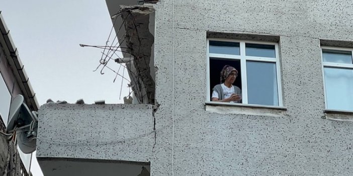 Balkon çöktü, tahliye kararı verildi