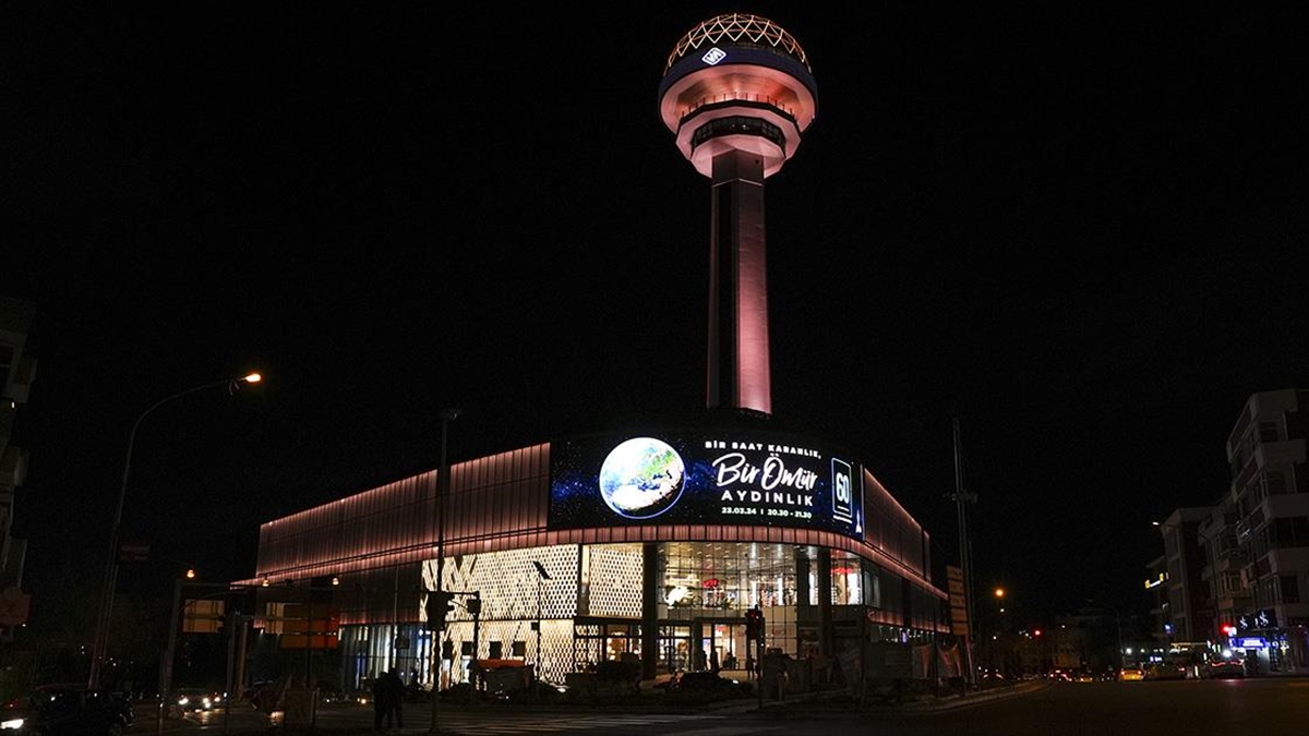 Atakule'nin Işıkları İklim Değişikliğine Dikkati Çekmek İçin 1 Saatliğine Kapatıldı