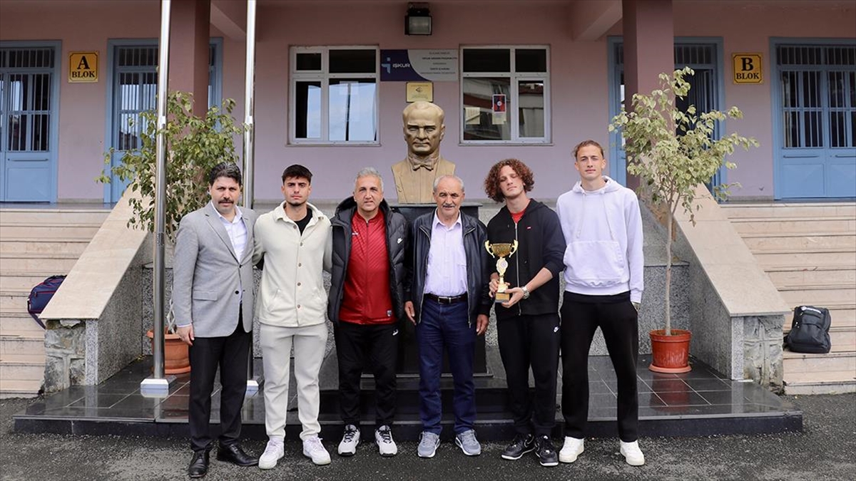 Lise Futbol Takımının Hedefi, Dünya Kupasını 3. Kez Trabzon'a Getirmek