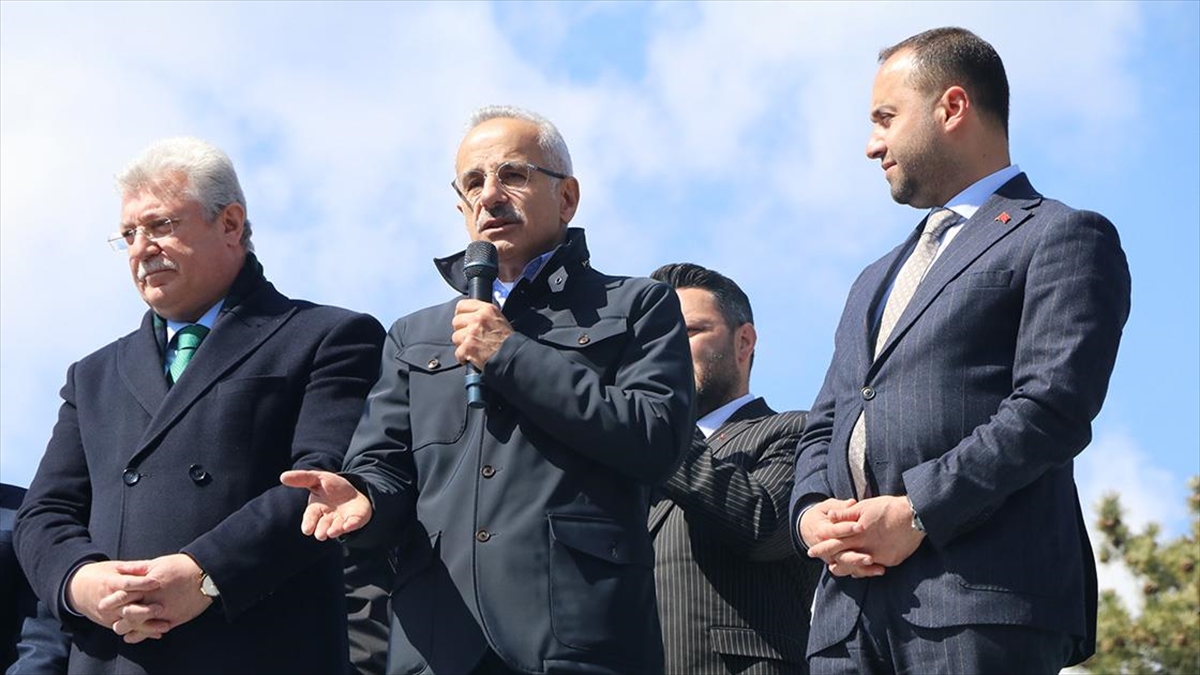 Bakan Uraloğlu: Çok Uzamadan Şabanözü'nü Çubuk'a Oradan Dolayısıyla Ankara'ya Bölünmüş Yolla Bağlamış Olacağız
