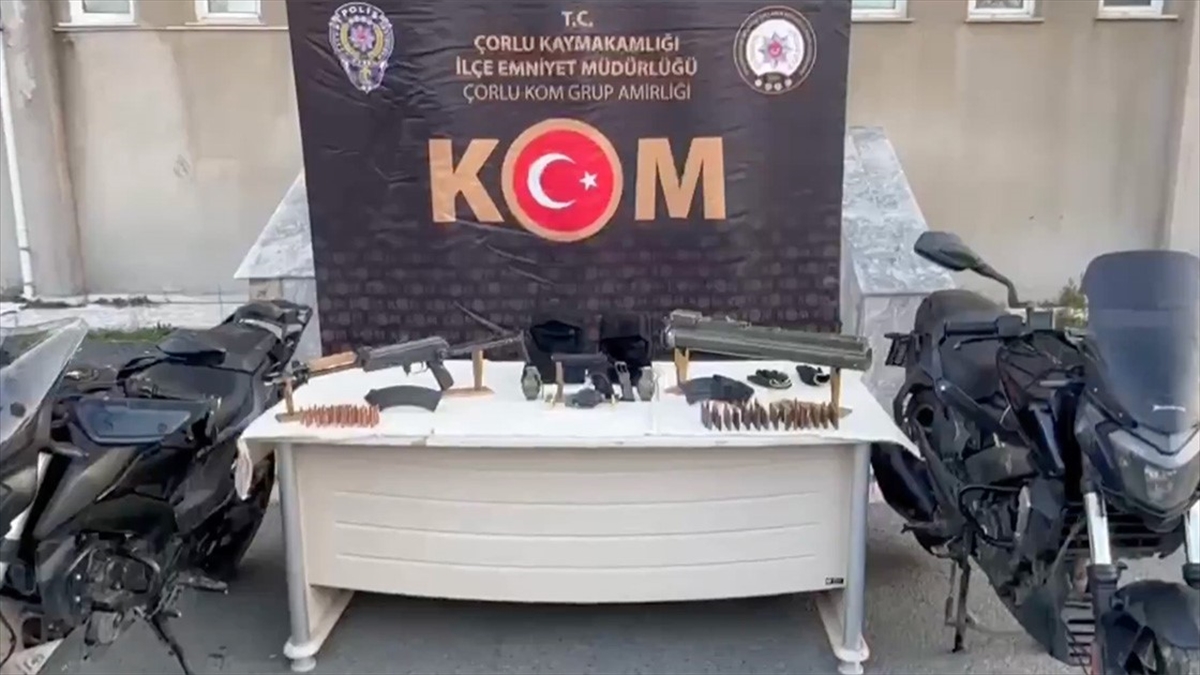 İçişleri Bakanı Yerlikaya, "mahzen-19" Operasyonlarında 13 Şüphelinin Yakalandığını Bildirdi