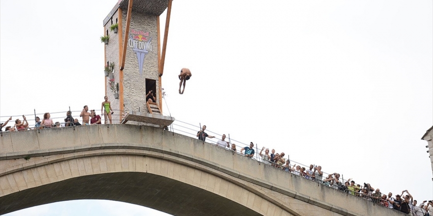 Mostar Köprüsü'nde Cliff Diving Heyecanı