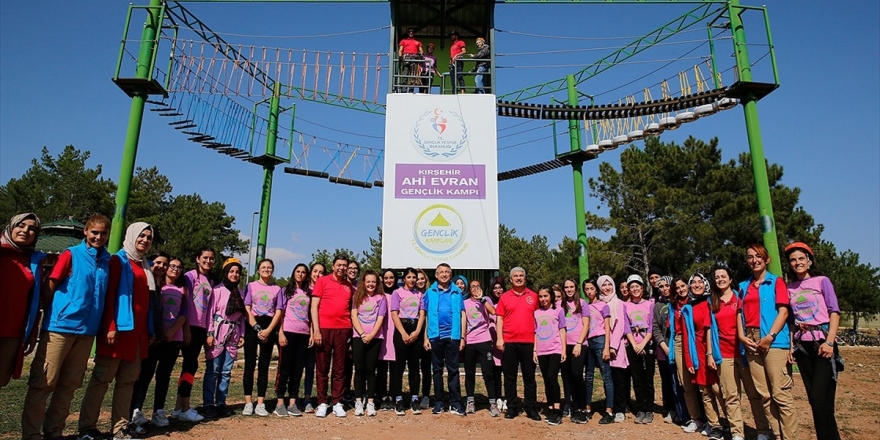 Fuat Oktay Ahi Evran Gençlik Kampı'nda Gençlerle Bir Araya Geldi