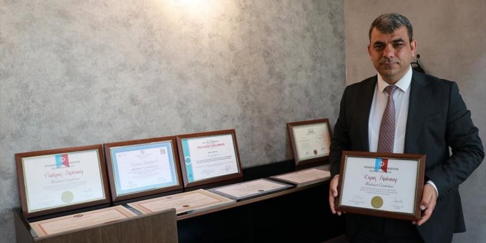 9 Üniversite Mezunu Emekli Polis, 2 Lisans Eğitimini De Sürdürüyor