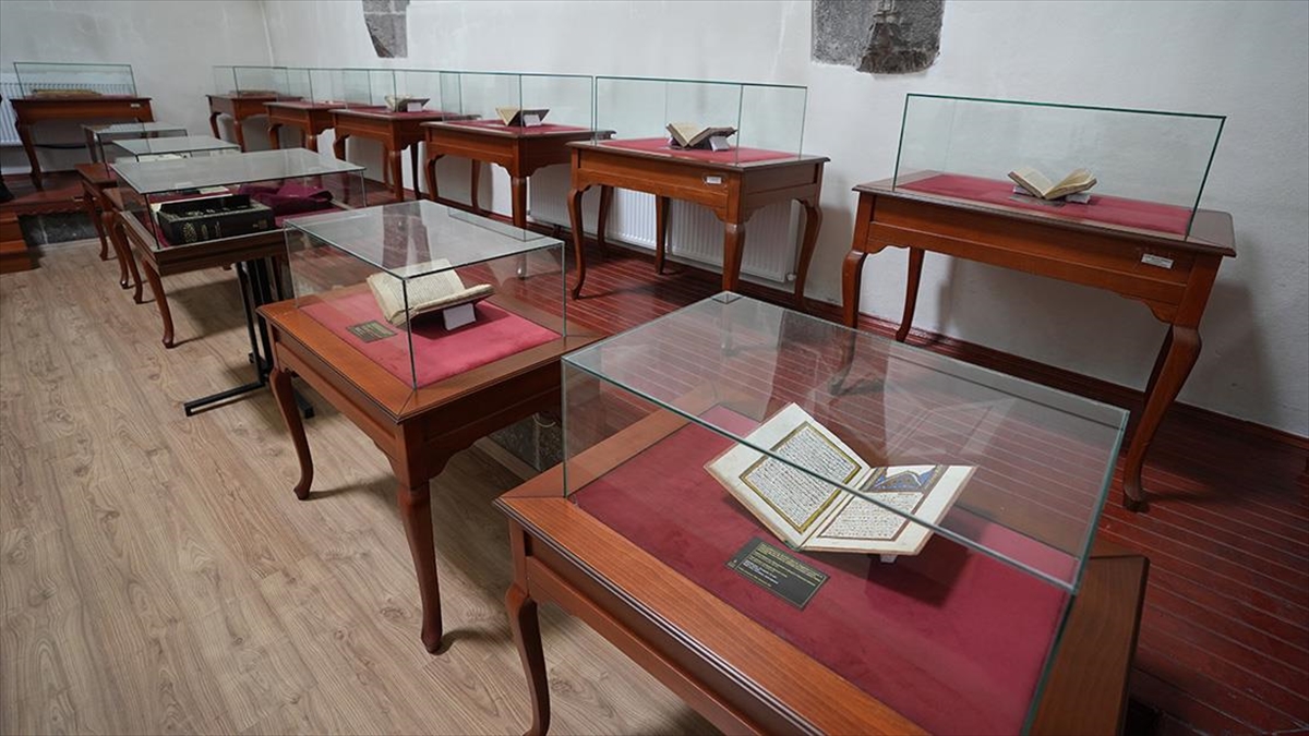 Erzurum'da 700 Yıllık Yazma Eserler Ramazana Özel Ziyarete Açıldı