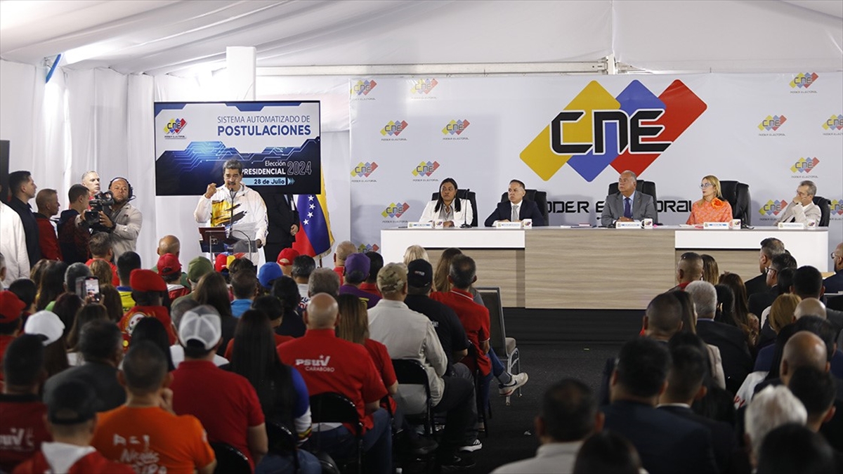 Venezuela'da Devlet Başkanı Seçimi İçin 13 Adayın Başvurusu Kabul Edildi
