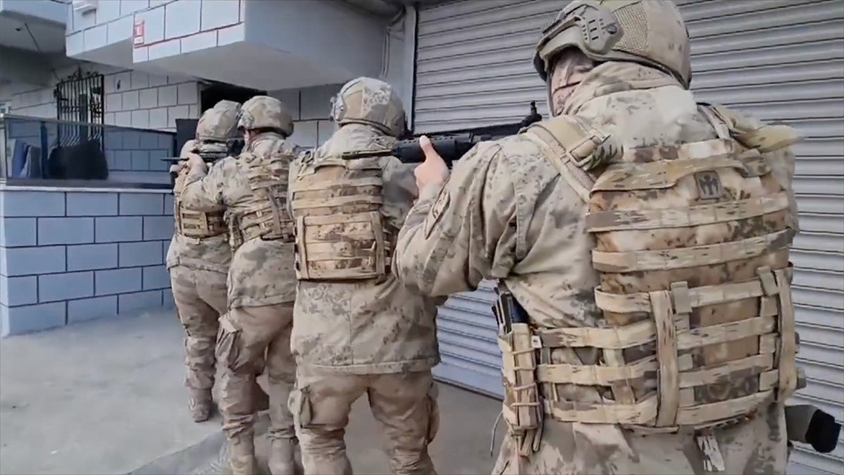 Mahzen-21 Operasyonunda "alevler" Suç Örgütü Çökertildi, 13 Şüpheli Yakalandı