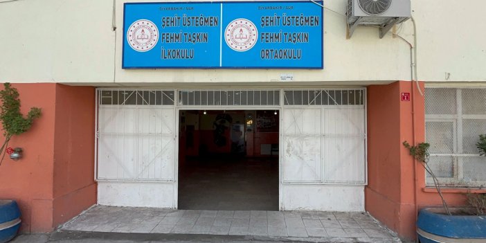 Sınıfa temizlik malzemesi getirip birbirine karıştıran öğrenciler, çıkan gaz nedeniyle hastanelik oldu