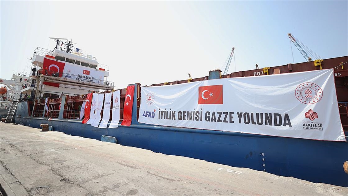 Türkiye'nin Gazze İçin Hazırladığı 8'inci Yardım Gemisi Mersin'den Uğurlandı
