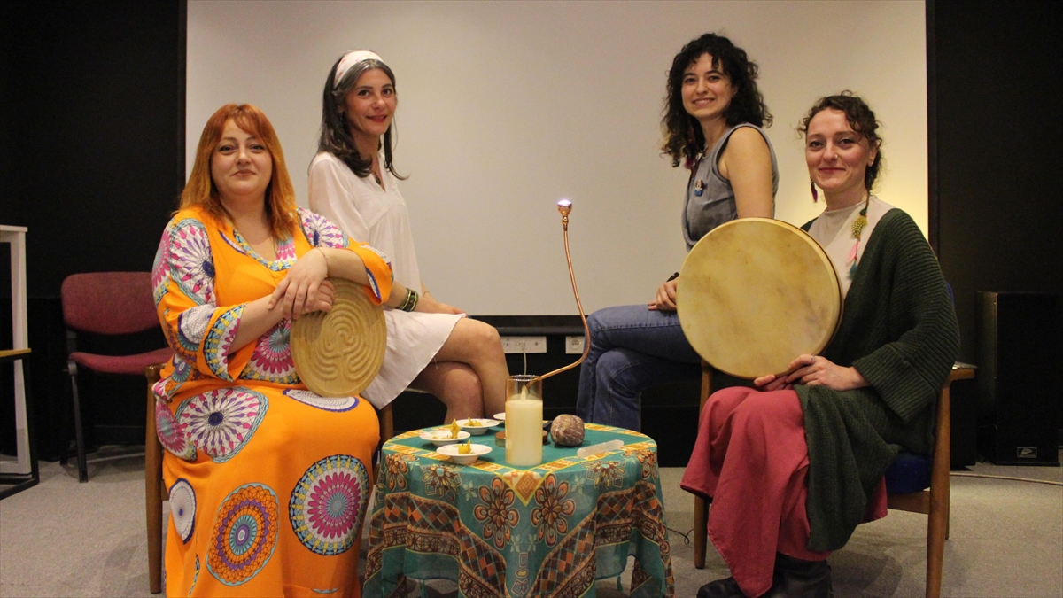 "eskişehirli Masalcılar" Her Hafta Yetişkinleri Çocukluklarına Götürüyor